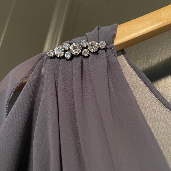 Beautiful grey chiffon part dress. Classy and elegant. - Picture 4 of 6